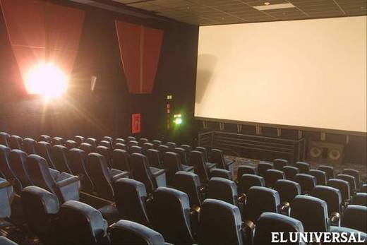 Exhibidores de cine estudian posibilidad de modificar horarios