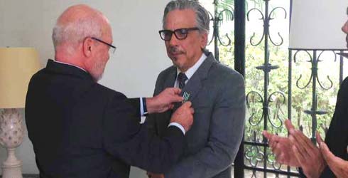 Bernardo Rotundo condecorado con la Orden de las Artes y las Letras 
