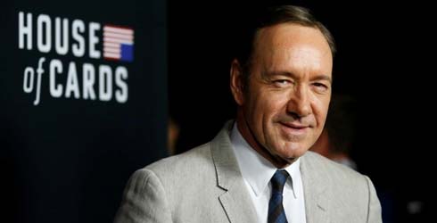 Kevin Spacey, criticado por contar que es gay para eludir la acusaci�n de acoso