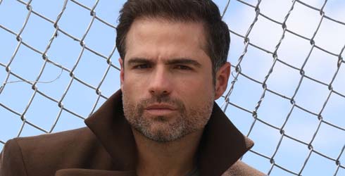 Roberto Manrique: \'Trasl�cido habla de la vida tratando la muerte\'