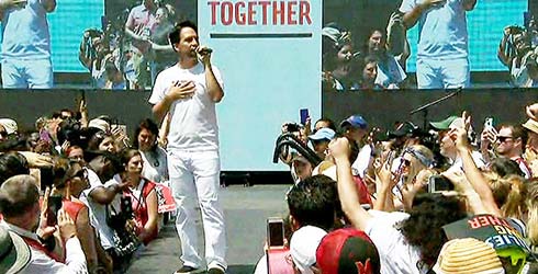 Celebridades de la TV y el cine se unen a miles de estadounidenses para protestar contra separaci�n de familias