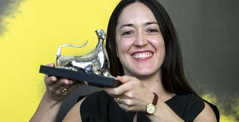 Dominga Sotomayor se convierte en la primera mujer ganadora del premio de realizaci�n en Locarno