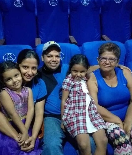 Cine venezolano: Con butacas de chivera crearon una sala de cine en Col�n