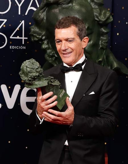 Almod�var se llev� lo mejor de una repartida tarta en los Goya