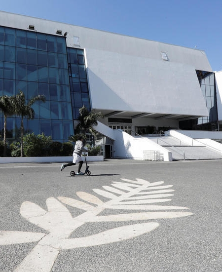 Cannes retrasa el festival hasta el verano... al menos