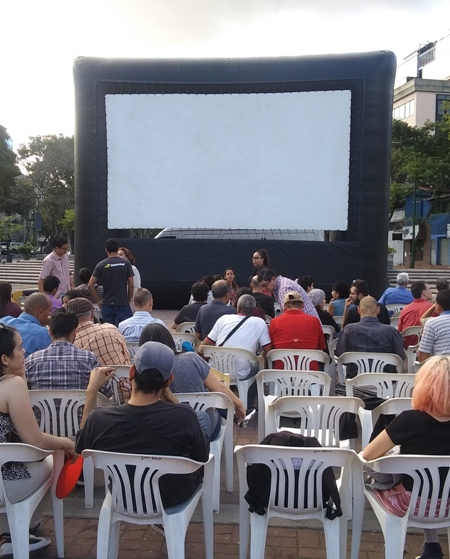 Pantallas m�viles son una opci�n para instalar autocines: Bernardo Rotundo de Circuito Gran Cine