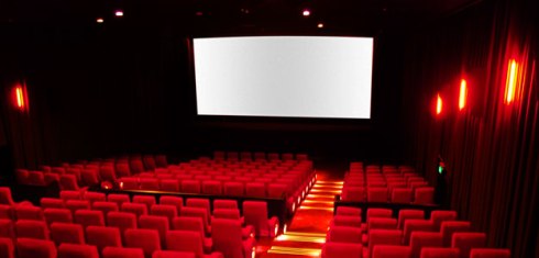 Con la reapertura de las salas de cine Hollywood ensaya su futuro