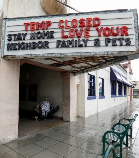 Con la reapertura de las salas de cine Hollywood ensaya su futuro