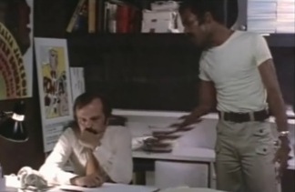 Foro Cr�tico: 'Se solicita muchacha de buena presencia y motorizado con moto propia'