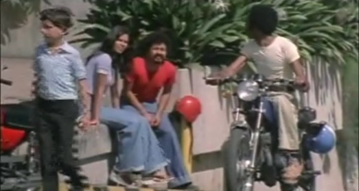 Foro Cr�tico: 'Se solicita muchacha de buena presencia y motorizado con moto propia'