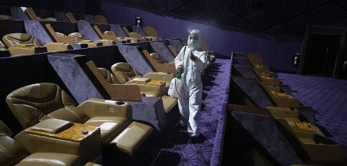 Olvid�monos de los cines en 2020: los estudios se hacen a la idea de no estrenar en salas hasta 2021