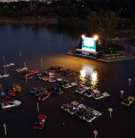 Israel inaugur� un cine flotante para disfrutar del s�ptimo arte en tiempos de coronavirus