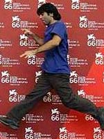 Fatih Akin aporta brillo y humor a la recta final de la Mostra veneciana