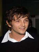 Diego Luna habla sobre el desafío de interpretar al amante de Sean Penn