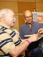 Joaqu�n Cort�s present� libro sobre cine documental