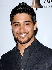 Diego Luna y Wilmer Valderrama se interesan por la biopic de 